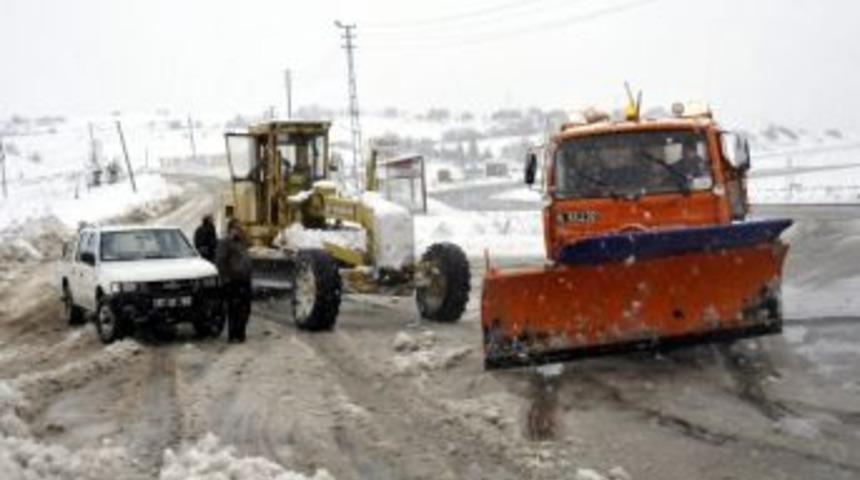 Karayolları S&uuml;p&uuml;rgelik&rsquo;i A&ccedil;ık Tutmak İ&ccedil;in 24 Saat &Ccedil;alışıyor