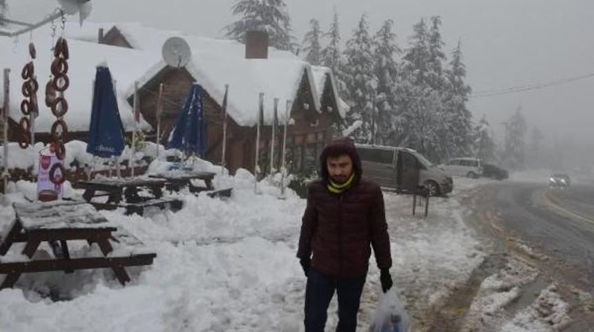 Kartepe'de Kar Kalınlığı 1 Metreye Ulaştı