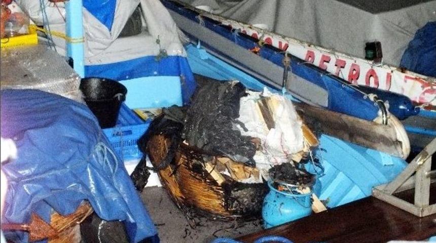 Balık&ccedil;ı Teknesinde Yangın Paniği