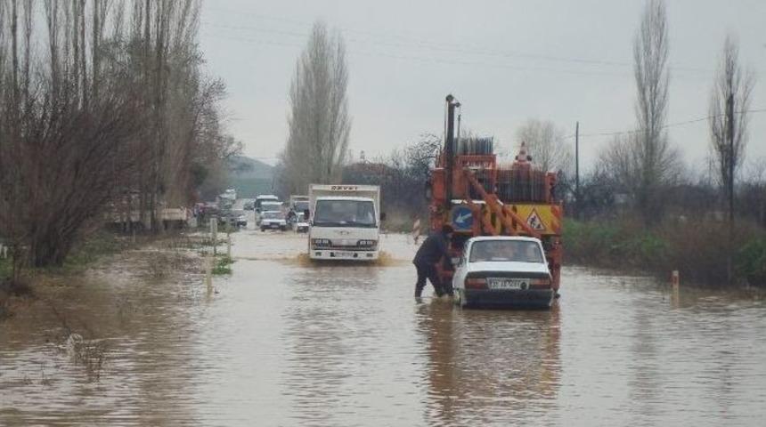 İzmir&rsquo;de Yollar G&ouml;le D&ouml;nd&uuml;