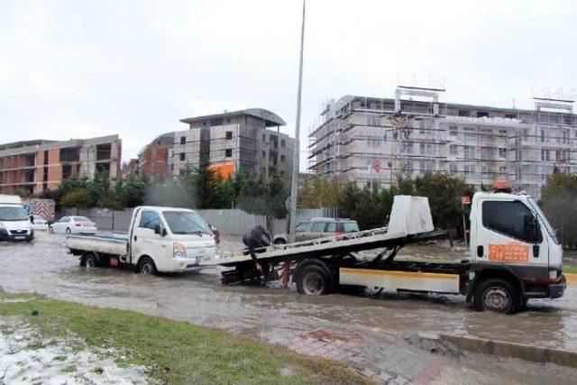 Tıkanan Mazgal Yolu Göle Çevirdi