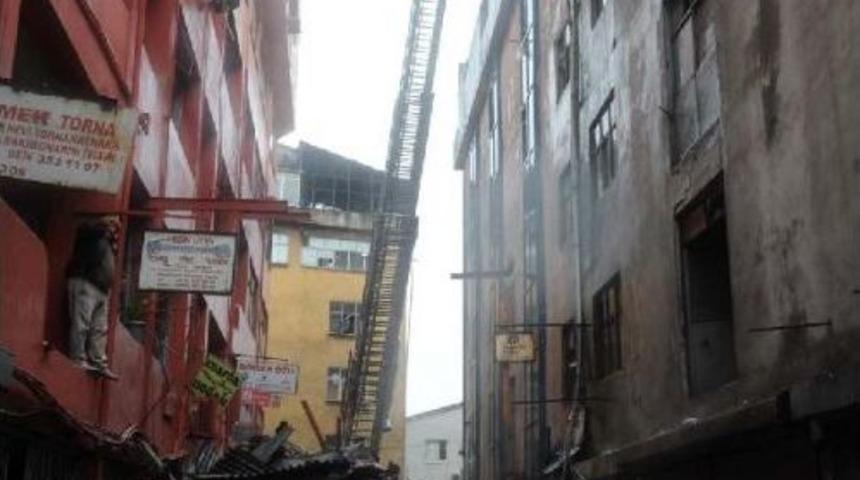 Fırtına &Ccedil;atıları U&ccedil;urdu, Ağa&ccedil;, Direk Devirdi