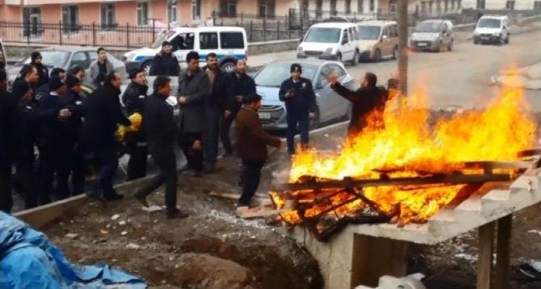 Konutzede Kendini Ateşe Attı