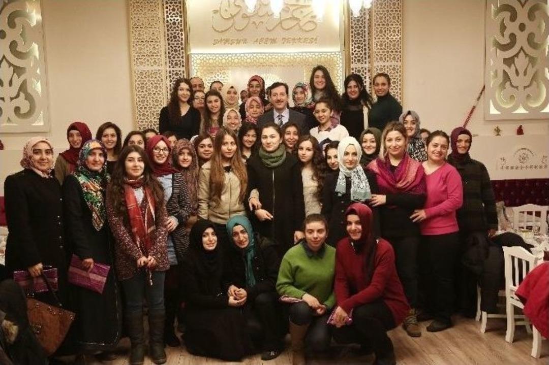 Başkan Tok, &Uuml;niversite &Ouml;ğrencileri İle Buluştu