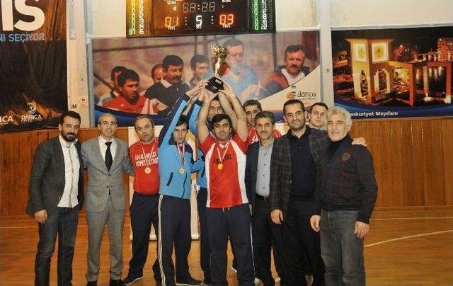 Darıca’da Voleybol Şampiyonu İsu 3