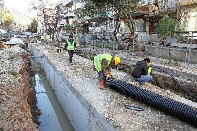 2,8 Km Yağmursuyu Ve Kanalizasyon Hattı Döşeniyor