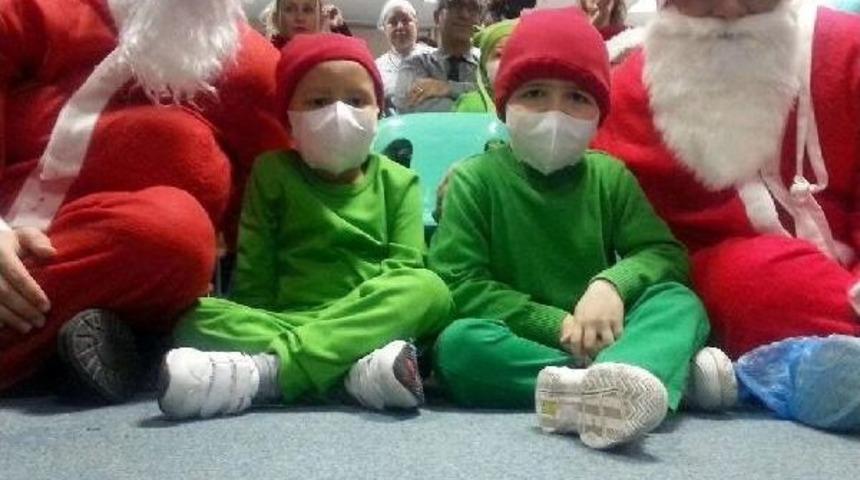 Lösemili Çocuklara Hastanede Erken Yılbaşı