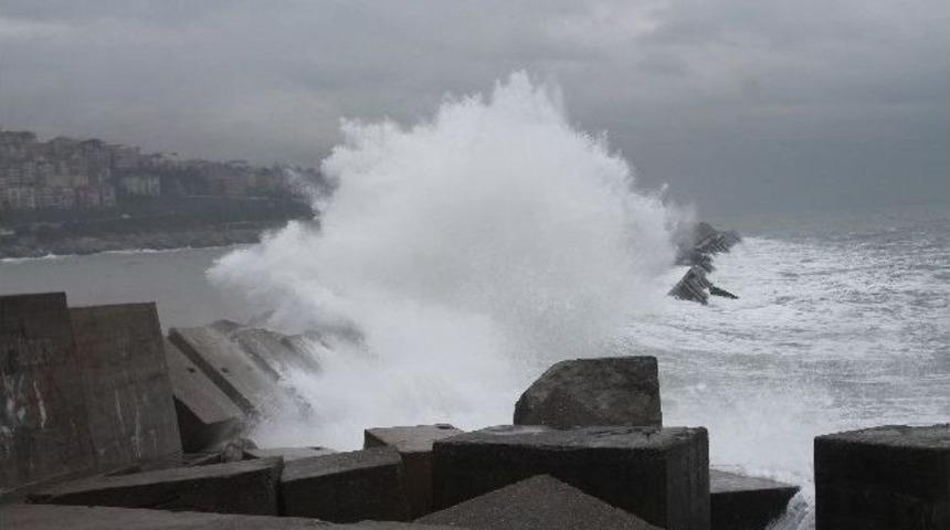 Karadeniz&rsquo;de Dev Dalgalar