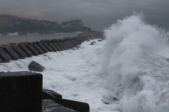 Karadeniz’de Dev Dalgalar