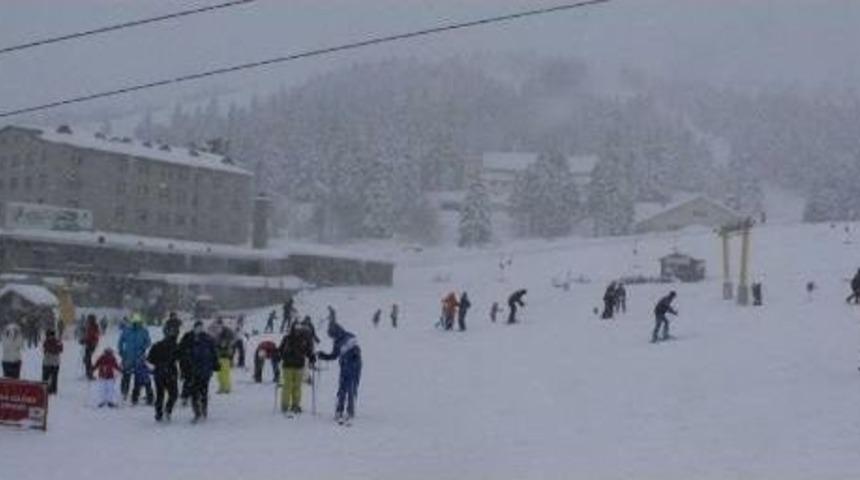 Uludağ&rsquo;Da Bir G&uuml;nde Yarım Metre Kar Yağdı (2)