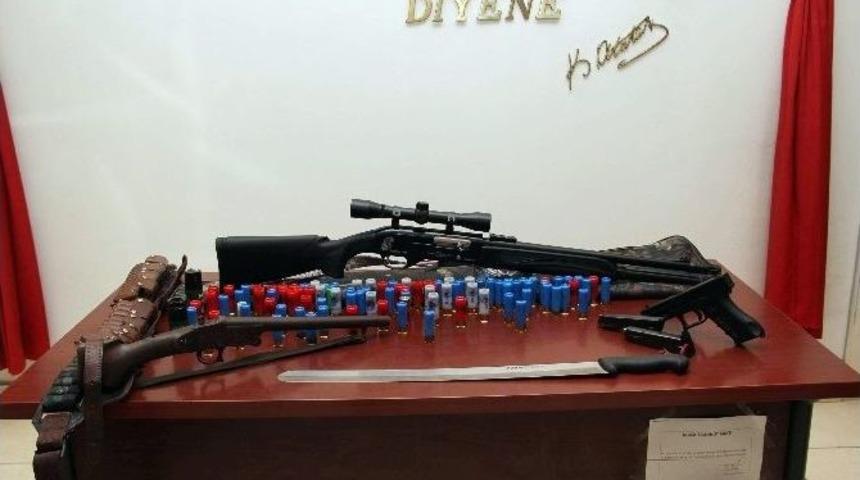 Ruhsatsız İşyerinde Ruhsatsız Silah Ele Ge&ccedil;irildi