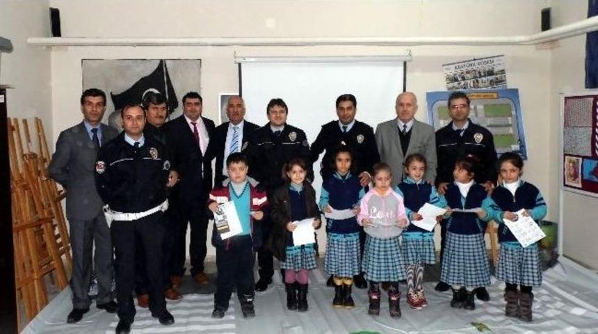 G&ouml;lbaşıda &Ouml;ğrencilere Fahri Polislik Semineri Veriliyor