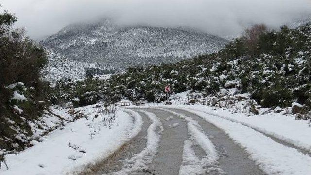 Saruhanlı’da Karla Mücadele Çalışmaları Sürüyor