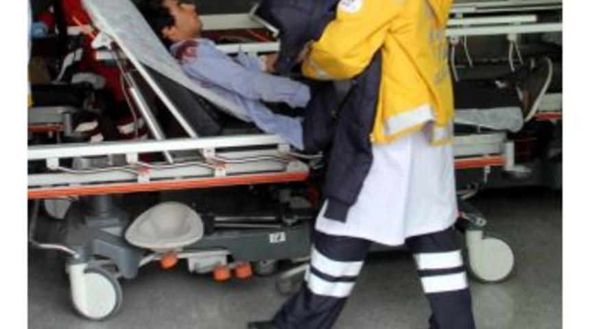 &Ouml;ğrenci Kırılan Camdan Yaralandı