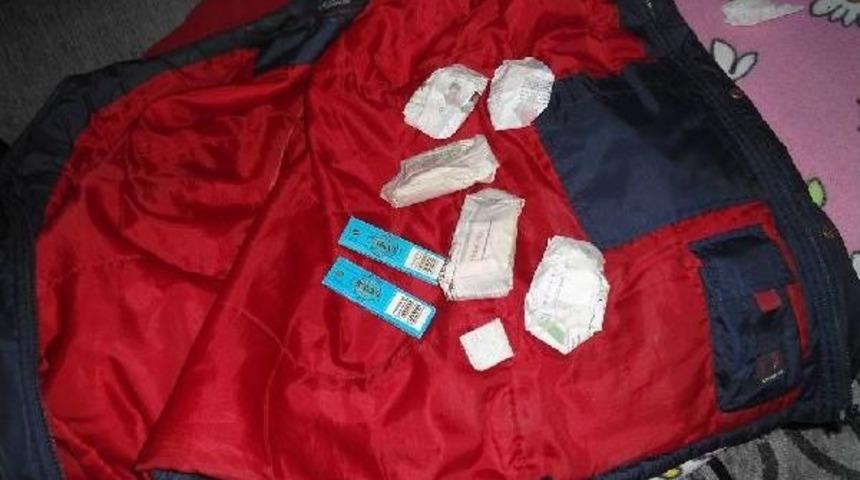 Jandarma Basınca, 2 Kilo Esrarı Sobaya Attı