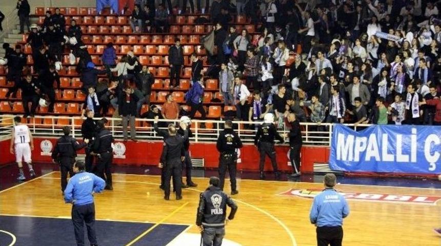 Basketbol Ma&ccedil;ında Gergin Anlar