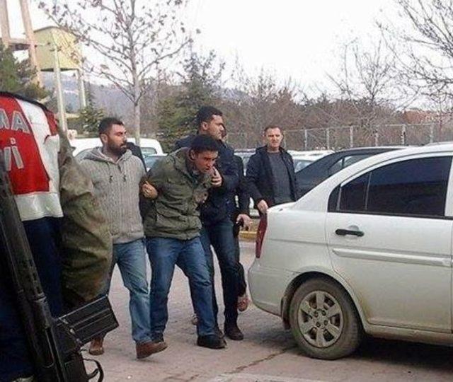 Elazığ'da 'berkin Elvan' Pankartı Açan 7 Liseli Gözaltına Alındı