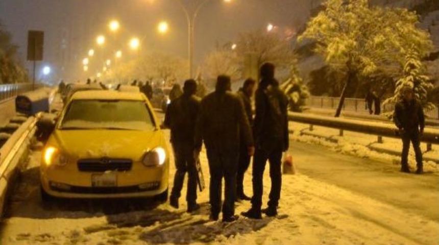 Kartepe'de Kar Kalınlığı 1.5 Metreye Ulaştı