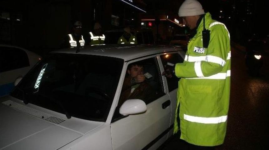 Yeni Yıla &Ccedil;alışarak Girdiler