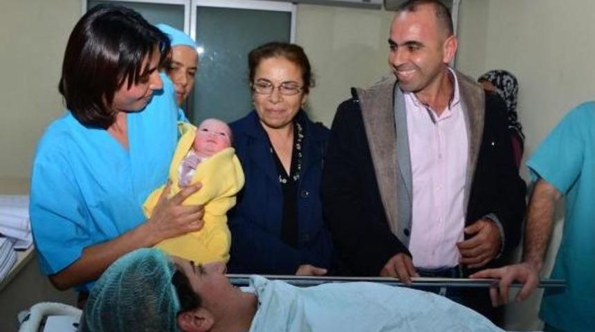 Adana'da Yeni Yılın İlk Bebeği 'hasan D&uuml;zg&uuml;n Babayiğit' Oldu