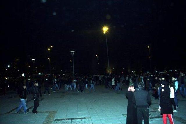 Yılın İlk Cezası Otomobilinden Sarkan Yolcuya Kesildi 1