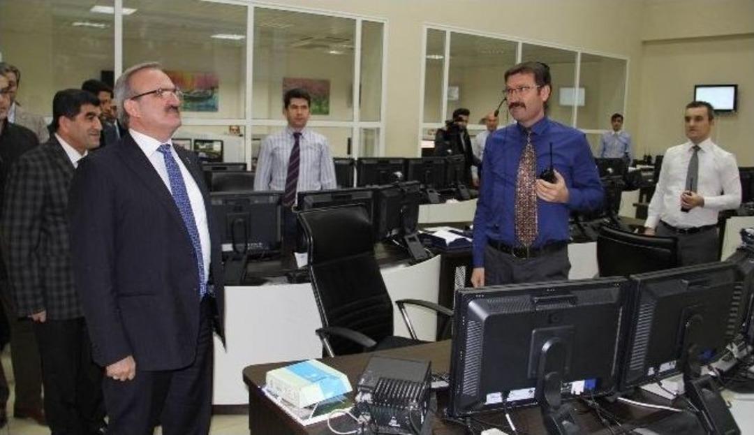 Bursa Valisi Mobese Kameralarından Şehrin Asayişini İzledi