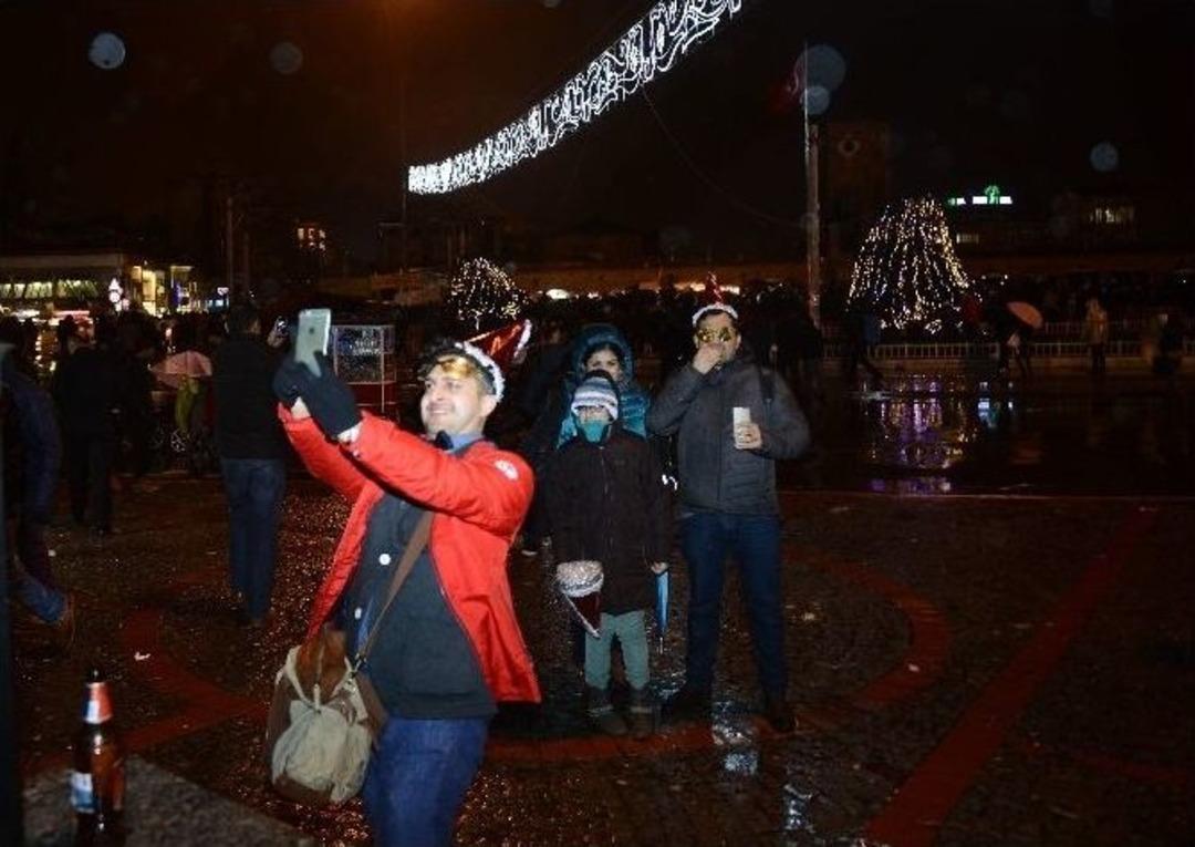 Taksim&rsquo;de Yeniyıl Coşkusu
