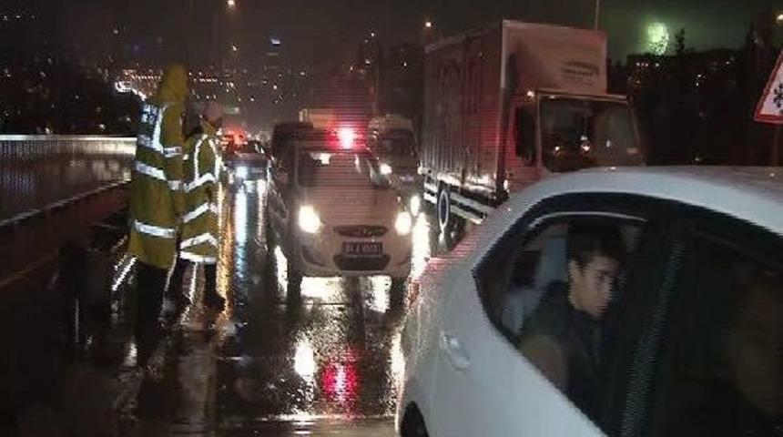 Boğazi&ccedil;i K&ouml;pr&uuml;s&uuml;'ndeki Kutlamaya Polis Engeli