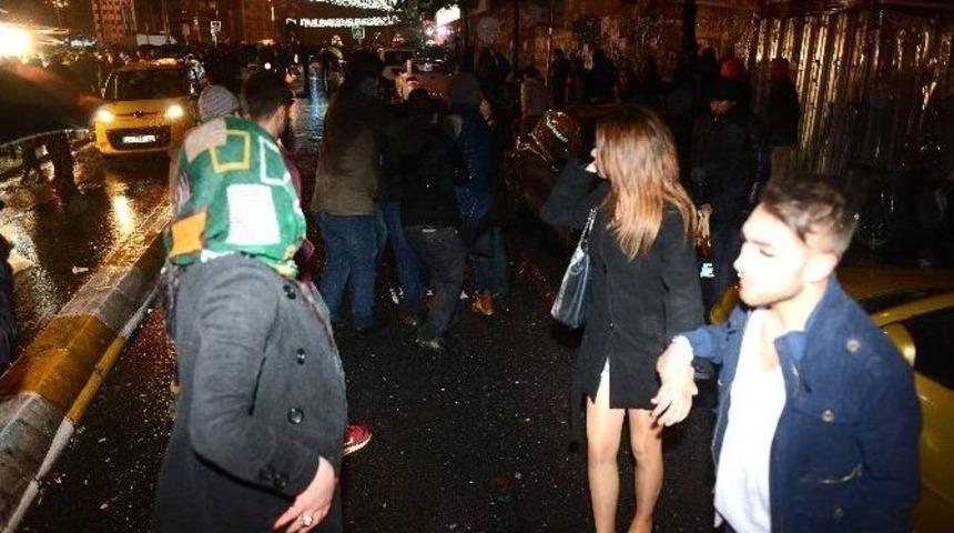 (&ouml;zel Haber) Iraklı Turistler, İranlı Kadınlara Tacizden G&ouml;zaltında