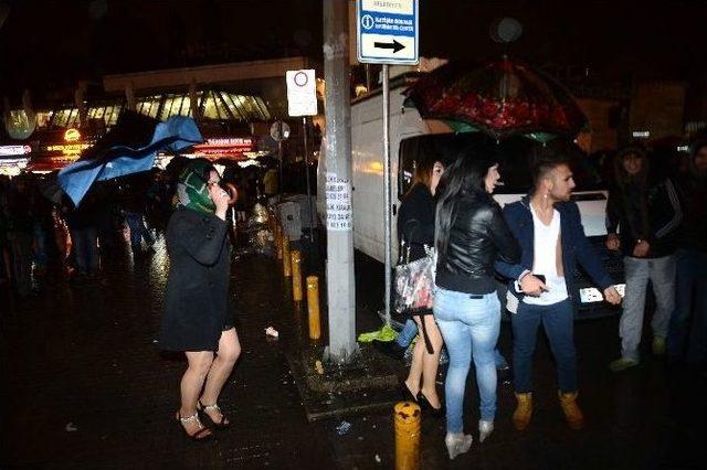 (özel Haber) Iraklı Turistler, İranlı Kadınlara Tacizden Gözaltında