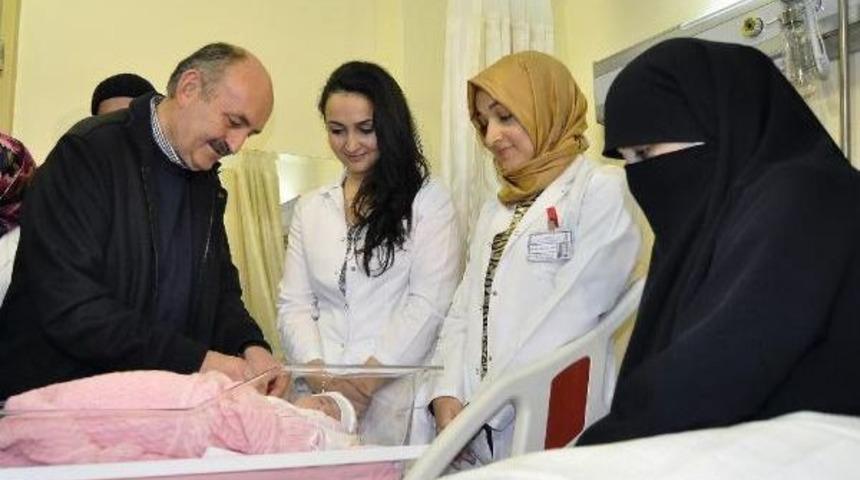 Yeni Yılın İlk Bebeği Meryem Azra Oldu