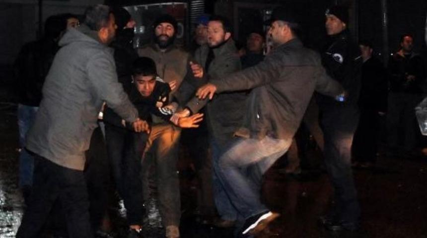 Diyarbakır'da Bir Tarafta Halay, Bir Tarafta Olay