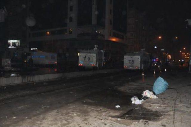 Diyarbakır'da Bir Tarafta Halay, Bir Tarafta Olay