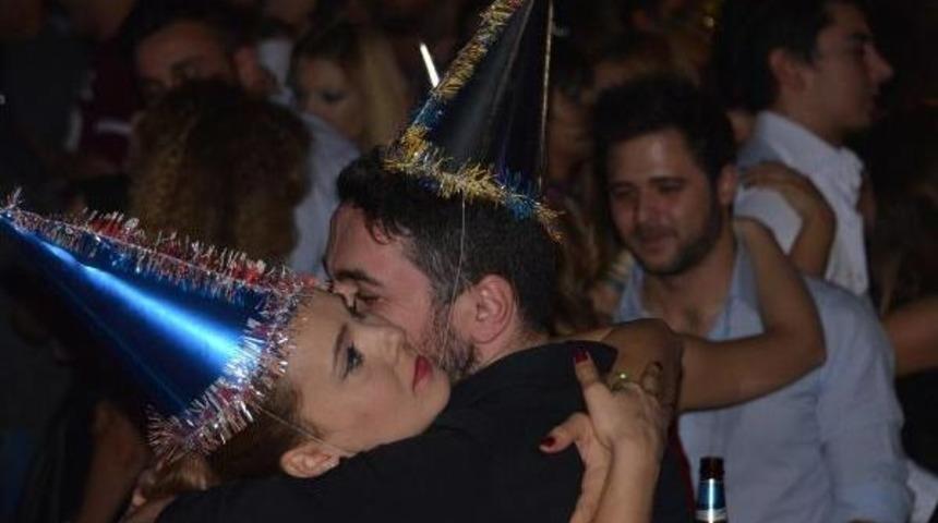 Konya'da Yeni Yıl, Dua Ve Eğlenceyle Kutlandı