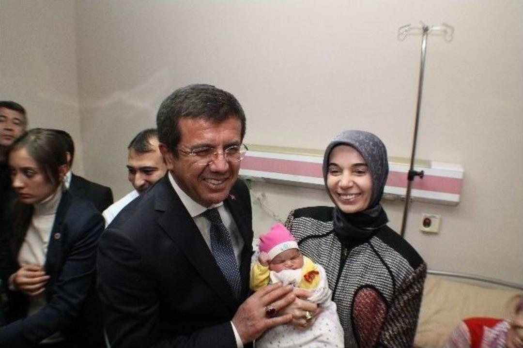 Ekonomi Bakanı Zeybekci, 2015&rsquo;in İlk İhracat Belgesini İmzaladı
