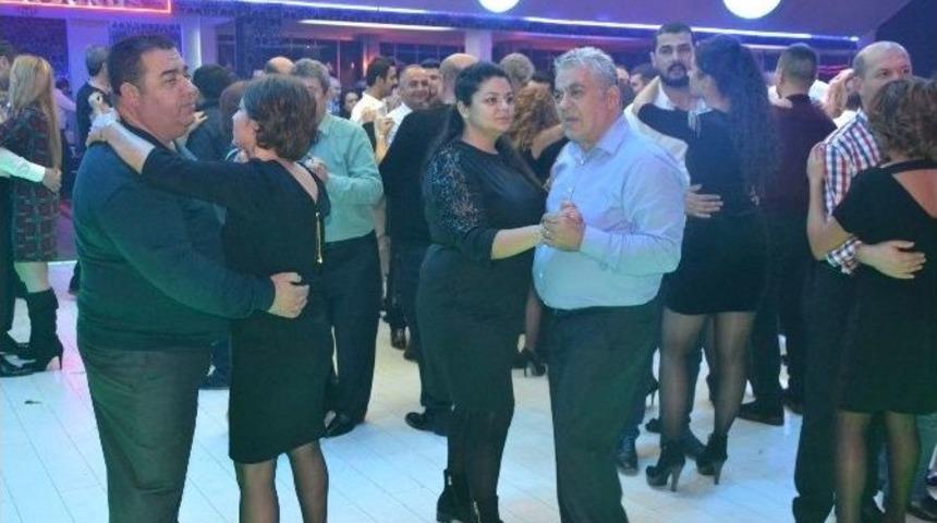 Taraftarlar, Yeni Yılı Meşalelerle Karşıladı