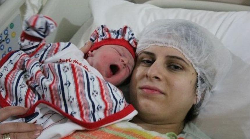 İzmir&rsquo;de Yeni Yılın İlk Bebeği &rsquo;mira&ccedil;&rsquo;