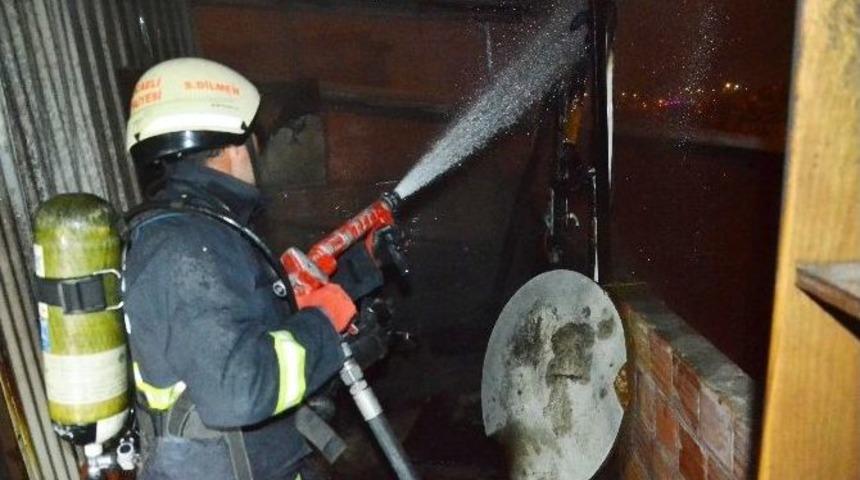 Yılbaşı Gecesi Metruk Binada &Ccedil;ıkan Yangın Korkuttu