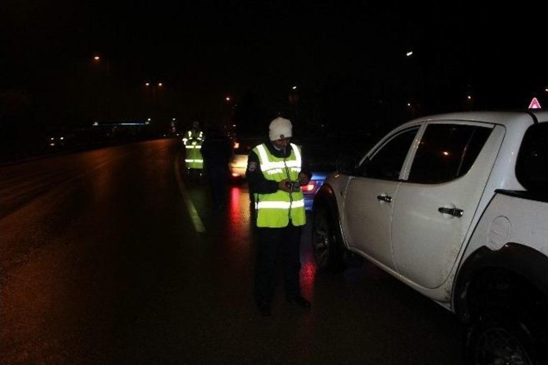 Karab&uuml;k&rsquo;te Polisten Alkol Uygulaması