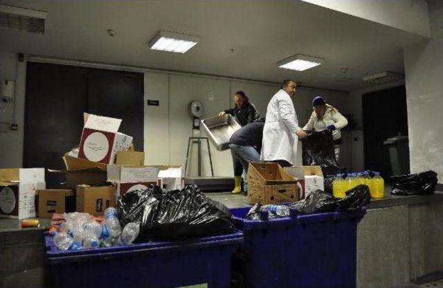 Yılbaşı Gecesi Sahipsiz Sokak Hayvanları İçin Yiyecek Topladılar 2