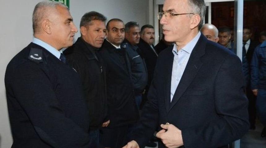 Vali Ataklı&rsquo;dan Yılbaşı Ziyareti