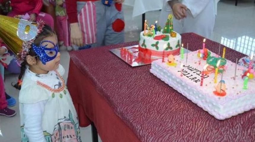 Kadın Cezaevindeki &Ccedil;ocuklara Yılbaşı Partisi