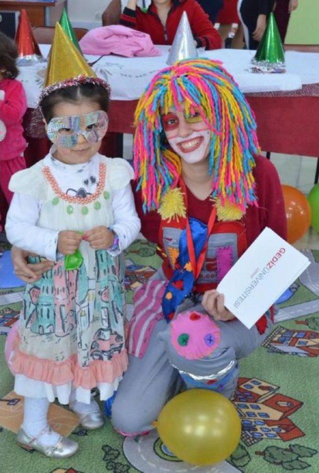 Kadın Cezaevindeki &Ccedil;ocuklara Yılbaşı Partisi 1