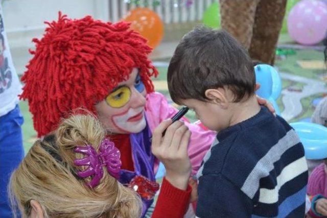 Kadın Cezaevindeki &Ccedil;ocuklara Yılbaşı Partisi 2