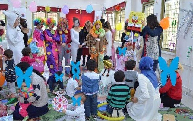 Kadın Mahkumların Çocuklarına Sürpriz Yeni Yıl Partisi 1