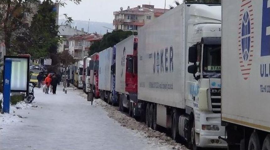 &Ccedil;anakkale&rsquo;de Feribot Kuyruğu