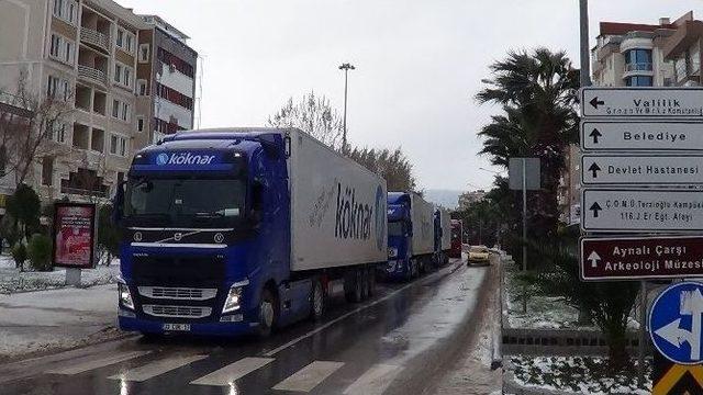 &Ccedil;anakkale&rsquo;de Feribot Kuyruğu 1