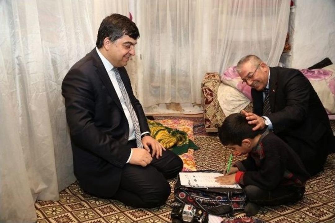 Yeni Yıla Ailesiyle Değil Vatandaşlarla Birlikte Girdi