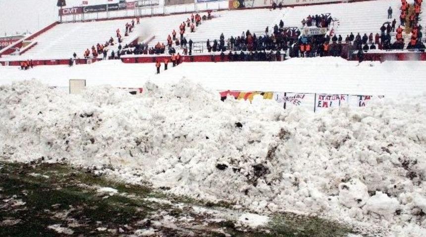 Eskişehirspor - Bal&ccedil;ova Yaşamspor Ma&ccedil;ı Ertelendi