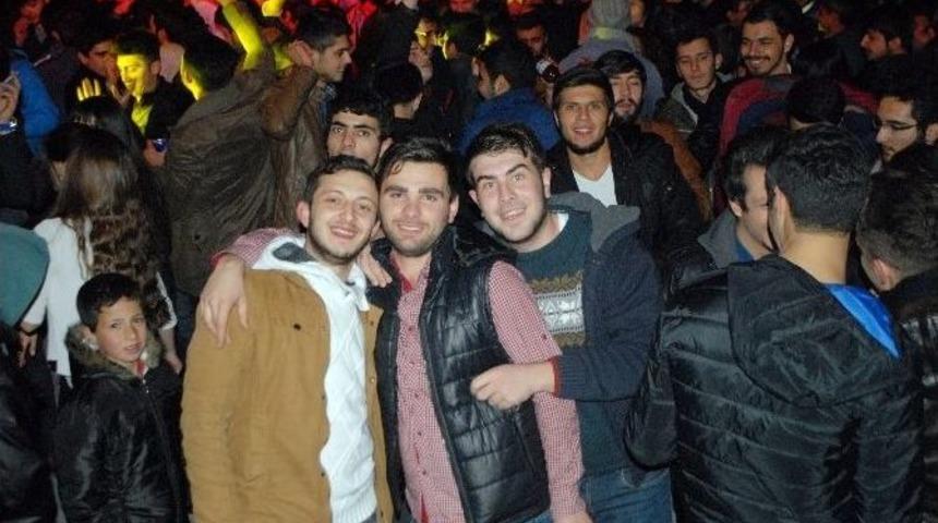 Burdur&rsquo;da 2015&rsquo;e Sokak Partisiyle Girildi